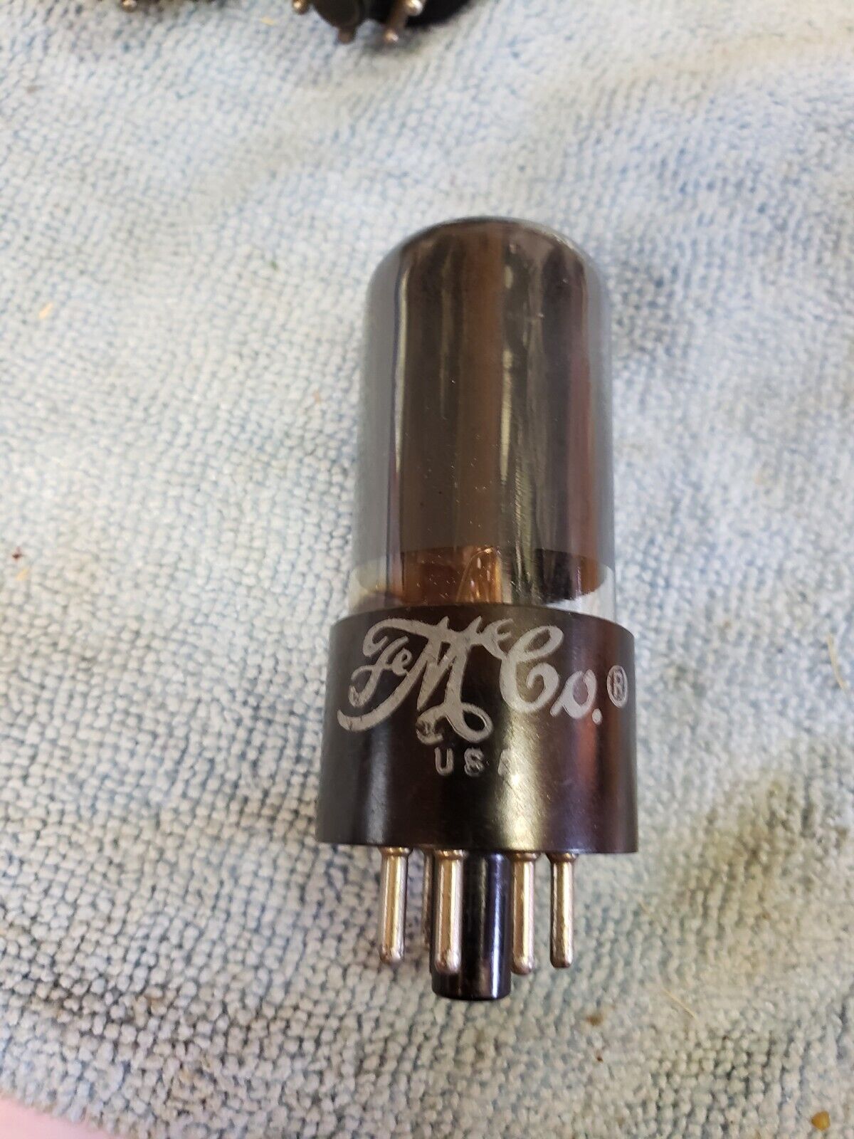 Single 6P6S / 6V6GT vacuum tube = 1940s F.M. Company vintage rare smoked 