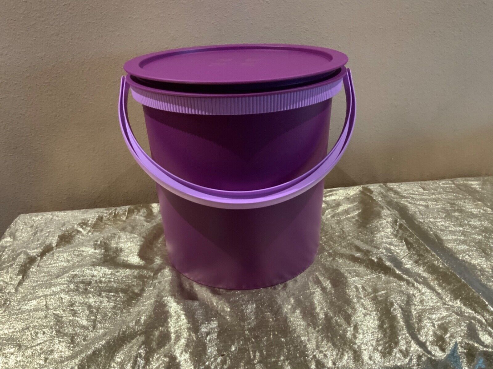 New UNIQUE Beautiful Tall Round Tupperware Bucket/Container 14.5L Purple Shades