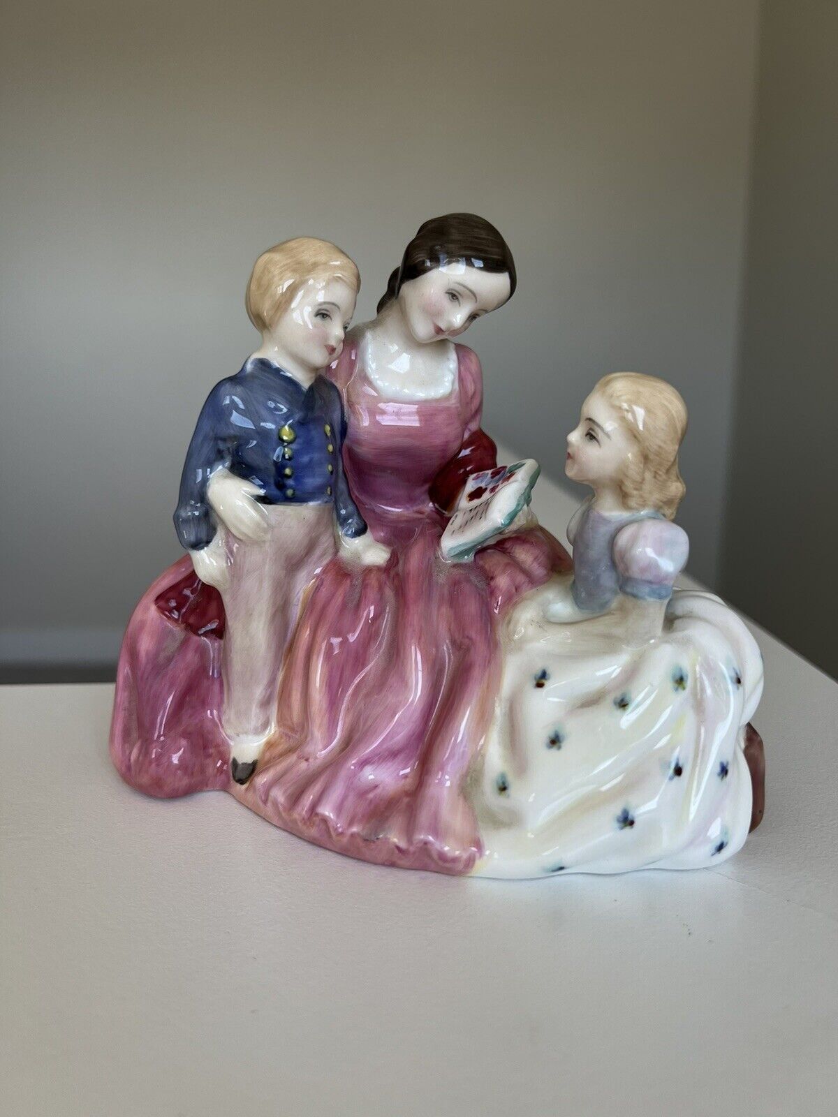 Royal Doulton England 1949 Figurine HN 2059 THE BEDTIME STORY, Mother&Children