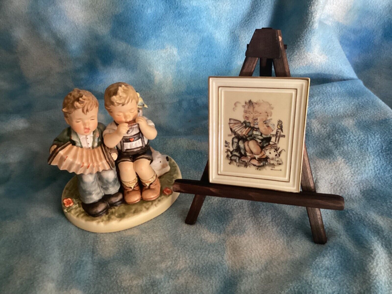 Hummel figurine Tuning Up, Easel, & Plaque with box 5.5 inch