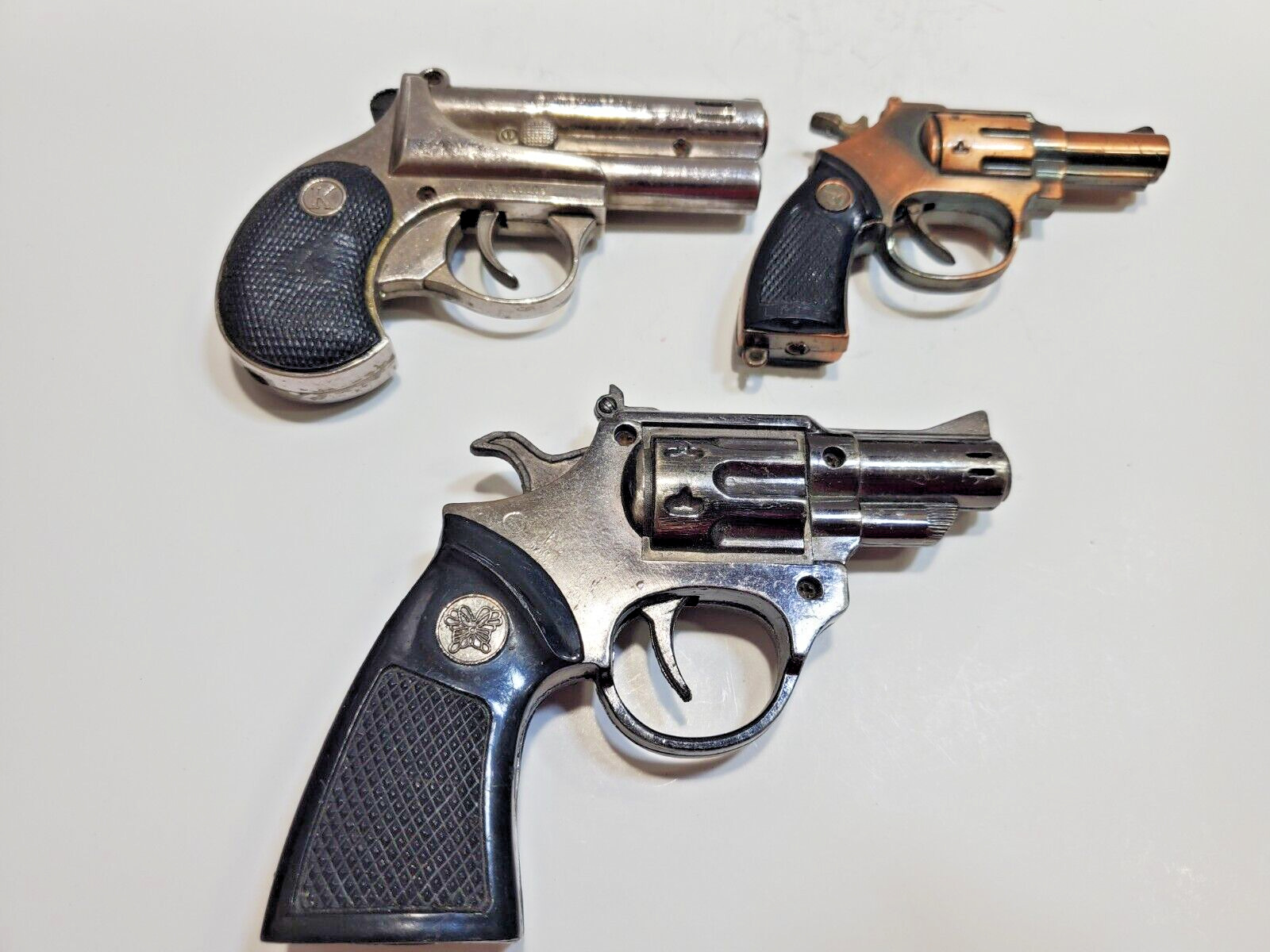 LOT OF 3 VINTAGE Gun. Pistol, Revolver LIGHTERS  collect / fix / display  6575/8