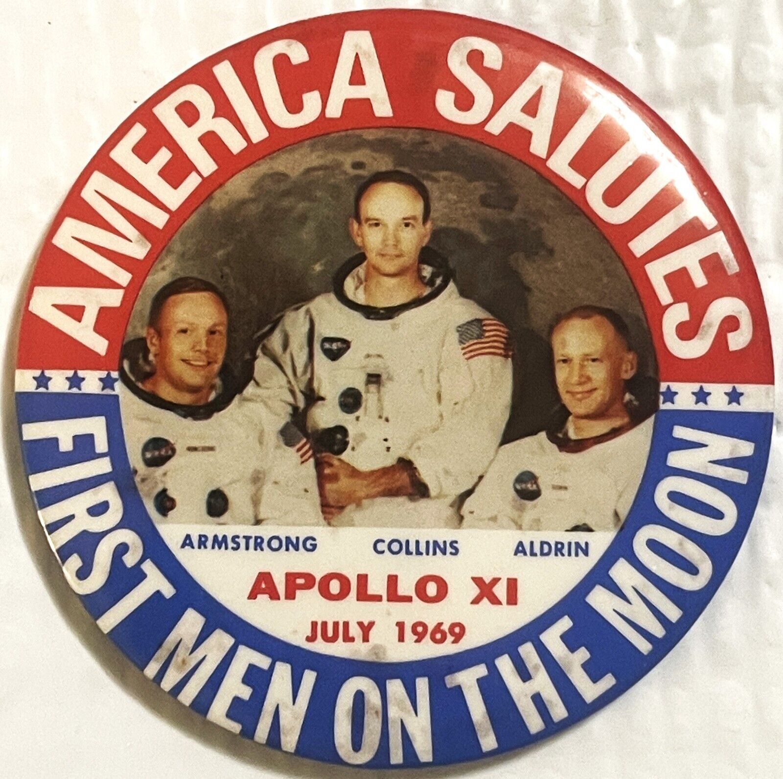 Vintage Large 1969 Apollo NASA First Men on Moon Pin Pinback, Americana History