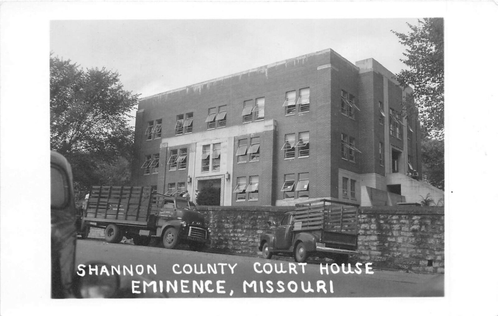 Eminence Missouri 1940-50s RPPC Real Photo Postcard Sahnnon County Court House