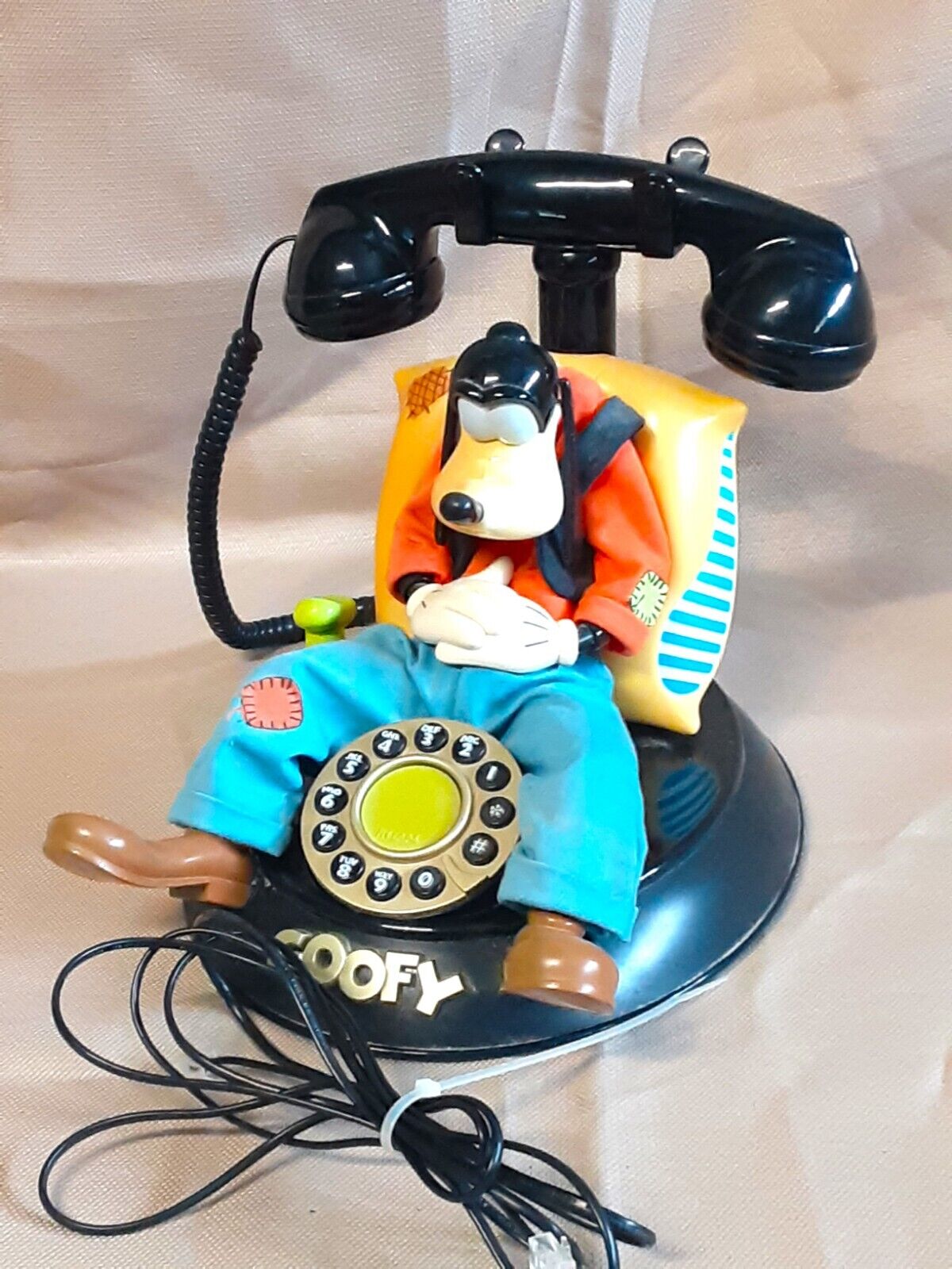 VIDEO Telemania Vintage Walt Disney Goofy\'s Animated Talking Corded Telephone