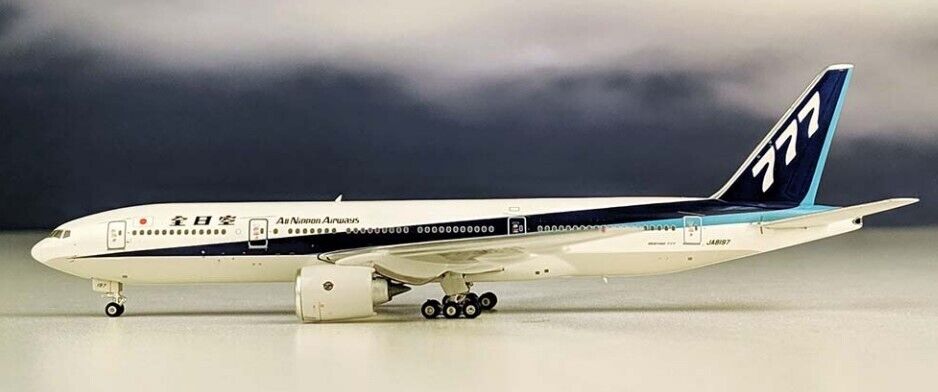 Phoenix 04261 ANA All Nippon Airways Boeing 777-200 JA8197 Diecast 1/400 Model
