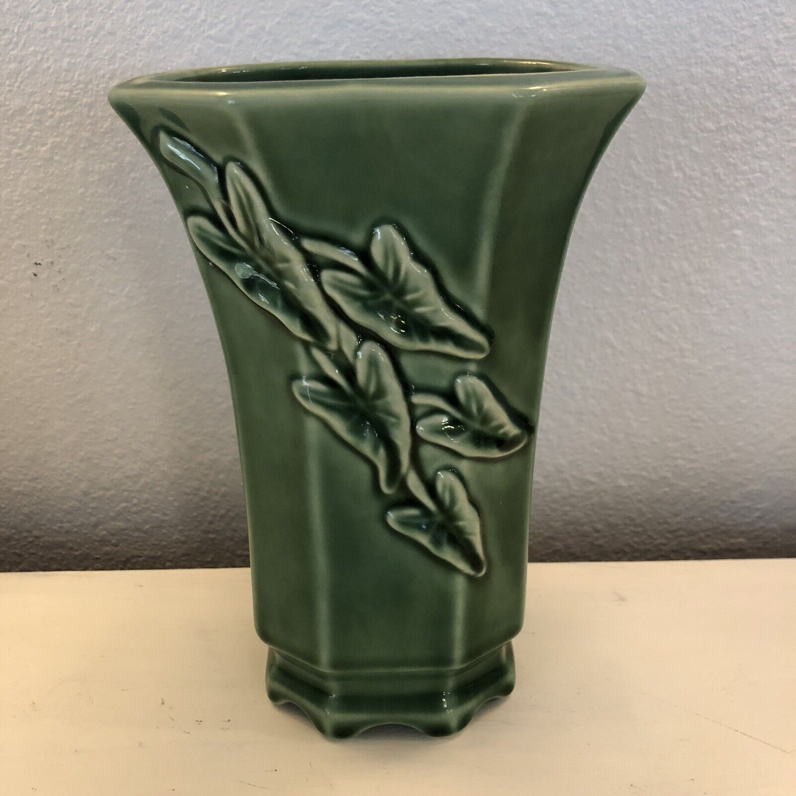 Vintage MCM Fluted Perfect Condition Green Vase McCoy? Ivy Leaf 8 inch Paneled