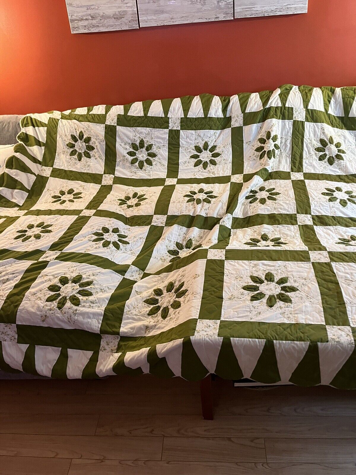 Vintage Amish Made Hand Sewn Dahlia Quilt Green White 91x103”