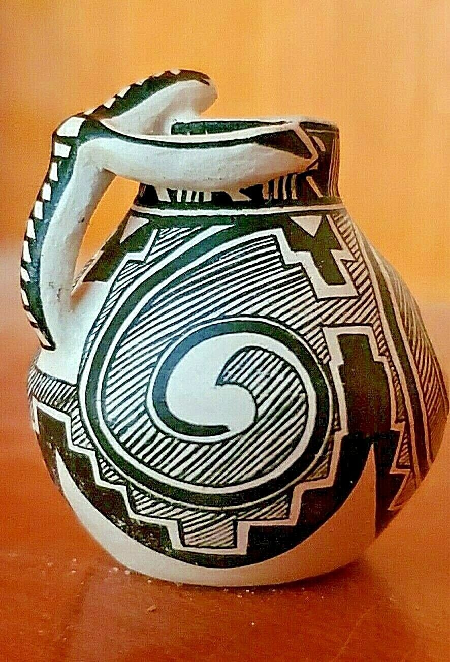 REPLICA OF ANASAZI PITCHER MARKED WITH DRAWING OF A HAND