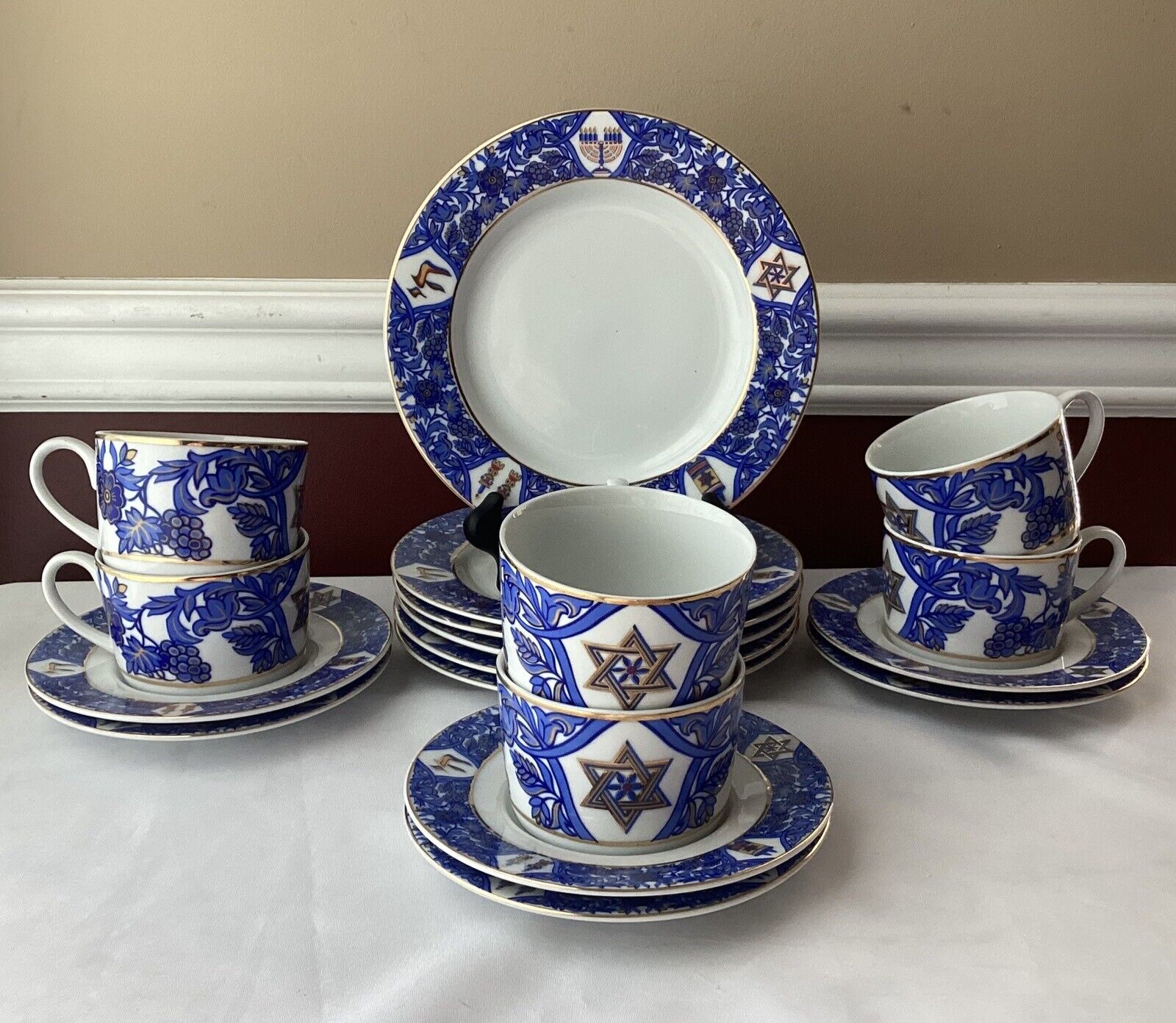VTG 18-piece American Atelier Tradition Tea & Plate Set, Hanukkah/ Judaism
