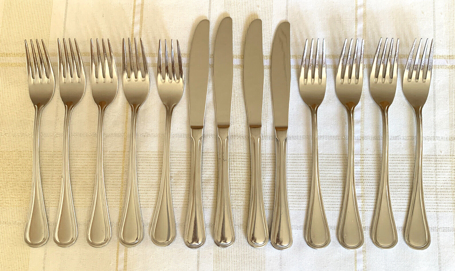 BARCELONA Oneida Silver Flatware 13 Pieces Stainless Glossy Outline Edge