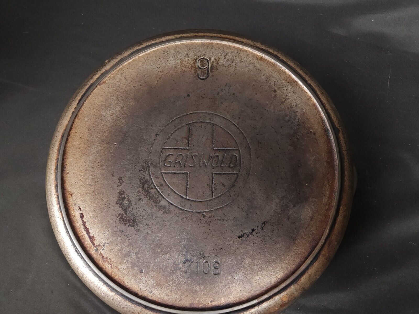 Antique Griswold 710B Slant Logo Cast Iron #9 Skillet Pan w/ Heat Ring L3707