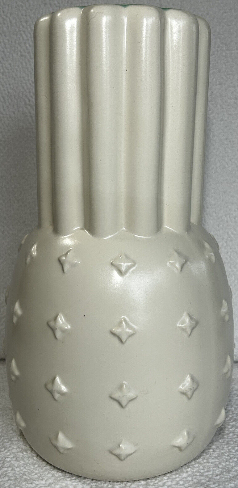 Vintage 1943 Red Wing #1199 Ivory Vase 12”H With Stars & Ribbed Exterior VGUC