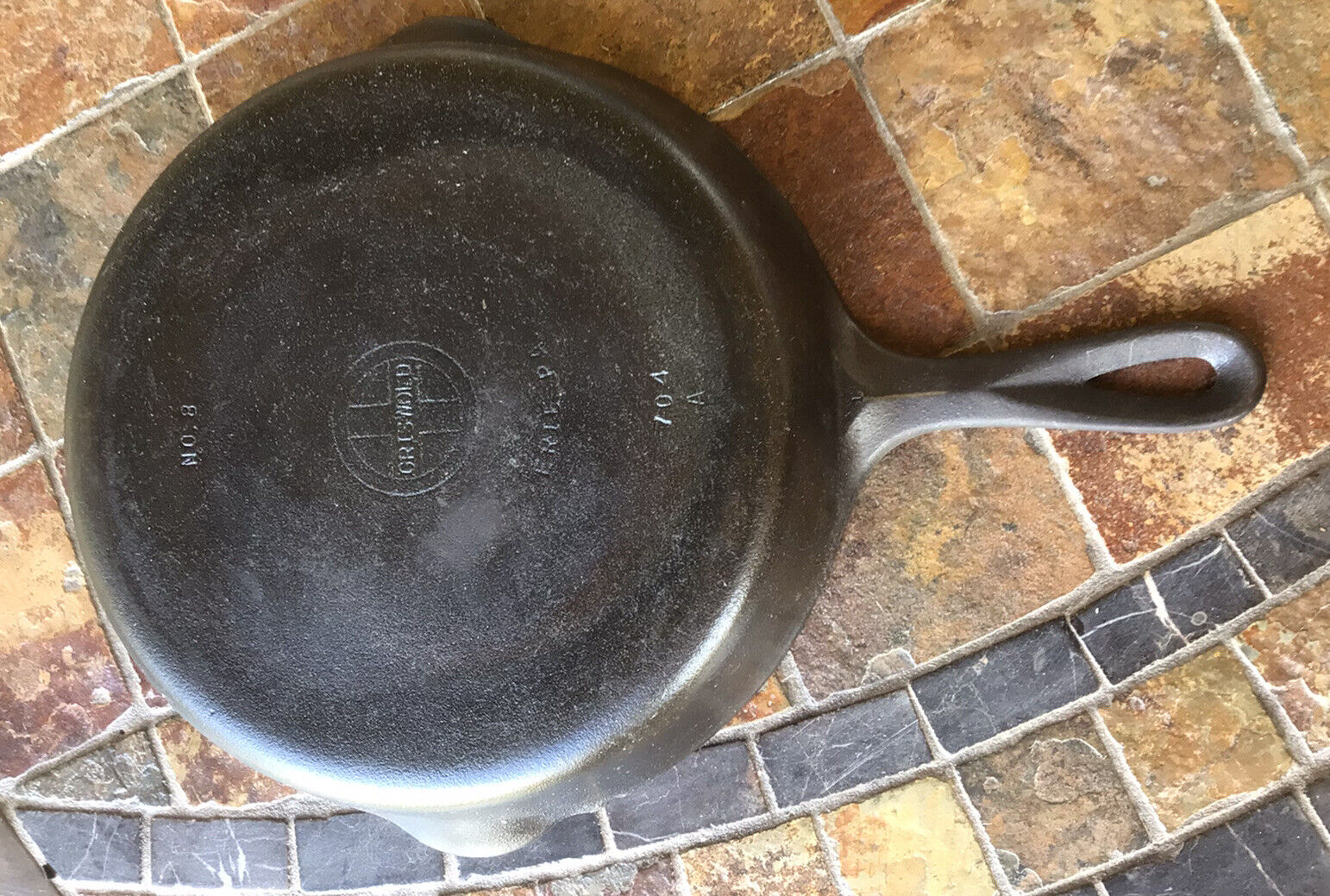 Griswold no. 8 skillet small logo 704 cleaned no spin
