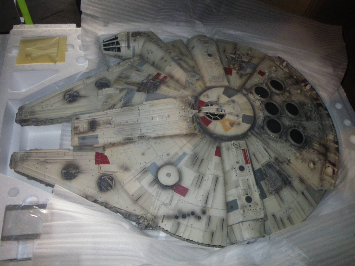 Master Replicas Star Wars Millennium Falcon signed by Harrison Ford SE MR 500