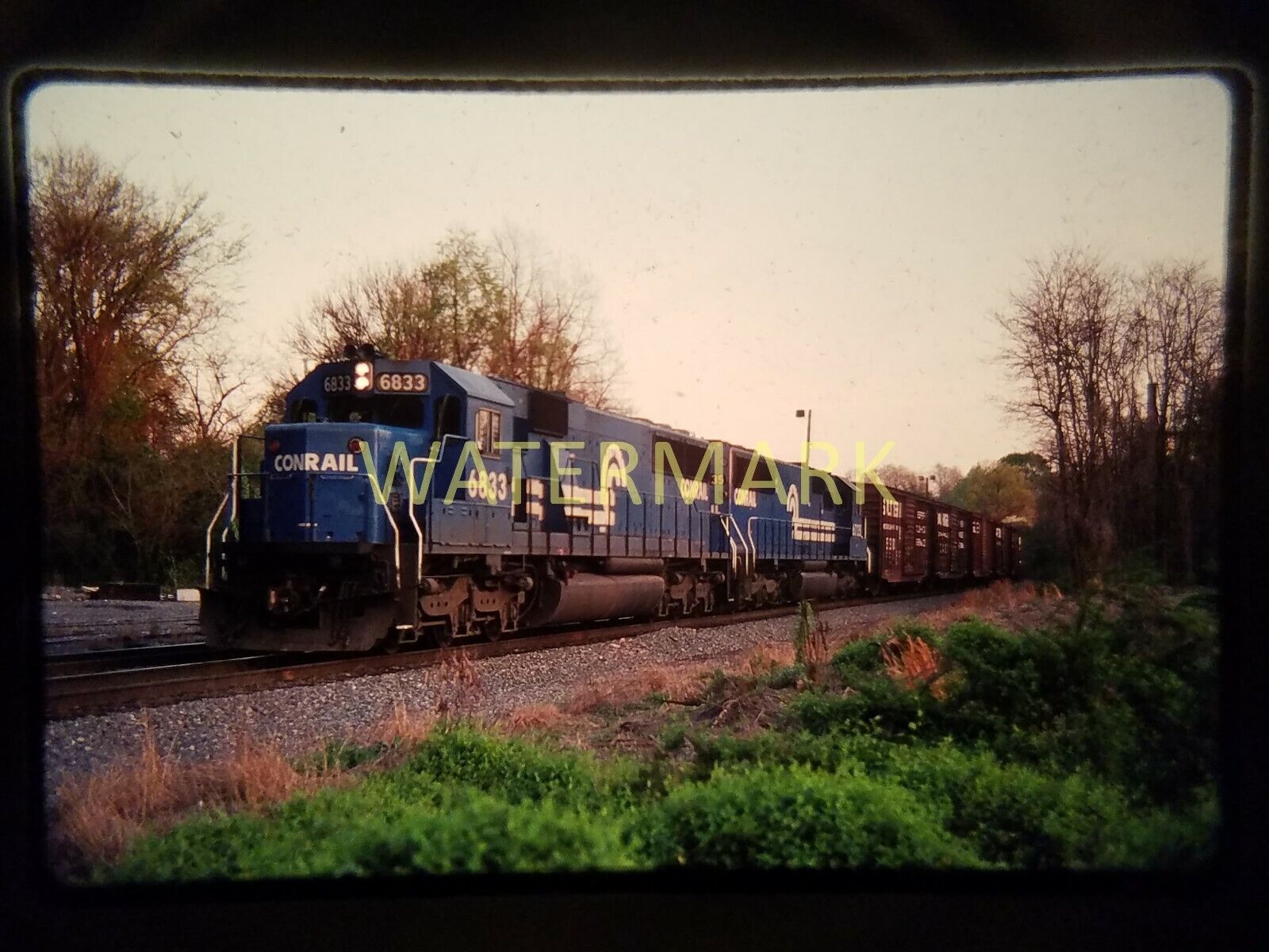 XJ08 ORIGINAL TRAIN SLIDE Conrail 6833 Lynchburg VA 1989