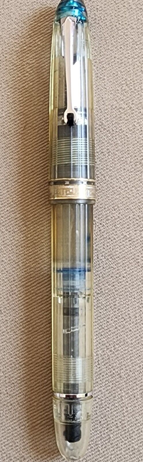 Omas Ogiva Fountain Pen Clear Demonstrator with Gold Trim - 18ct Nib