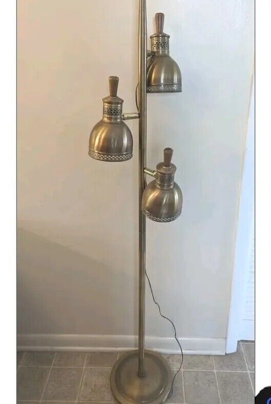 Vtg  brass Metal 3 Light Floor standing Pole Lamp light MCM three way