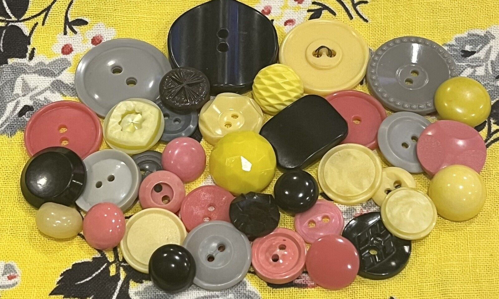 Vintage Lot Buttons Lot Mixed Variety Plastics So Sweet Pink Bright Yellow 50’s