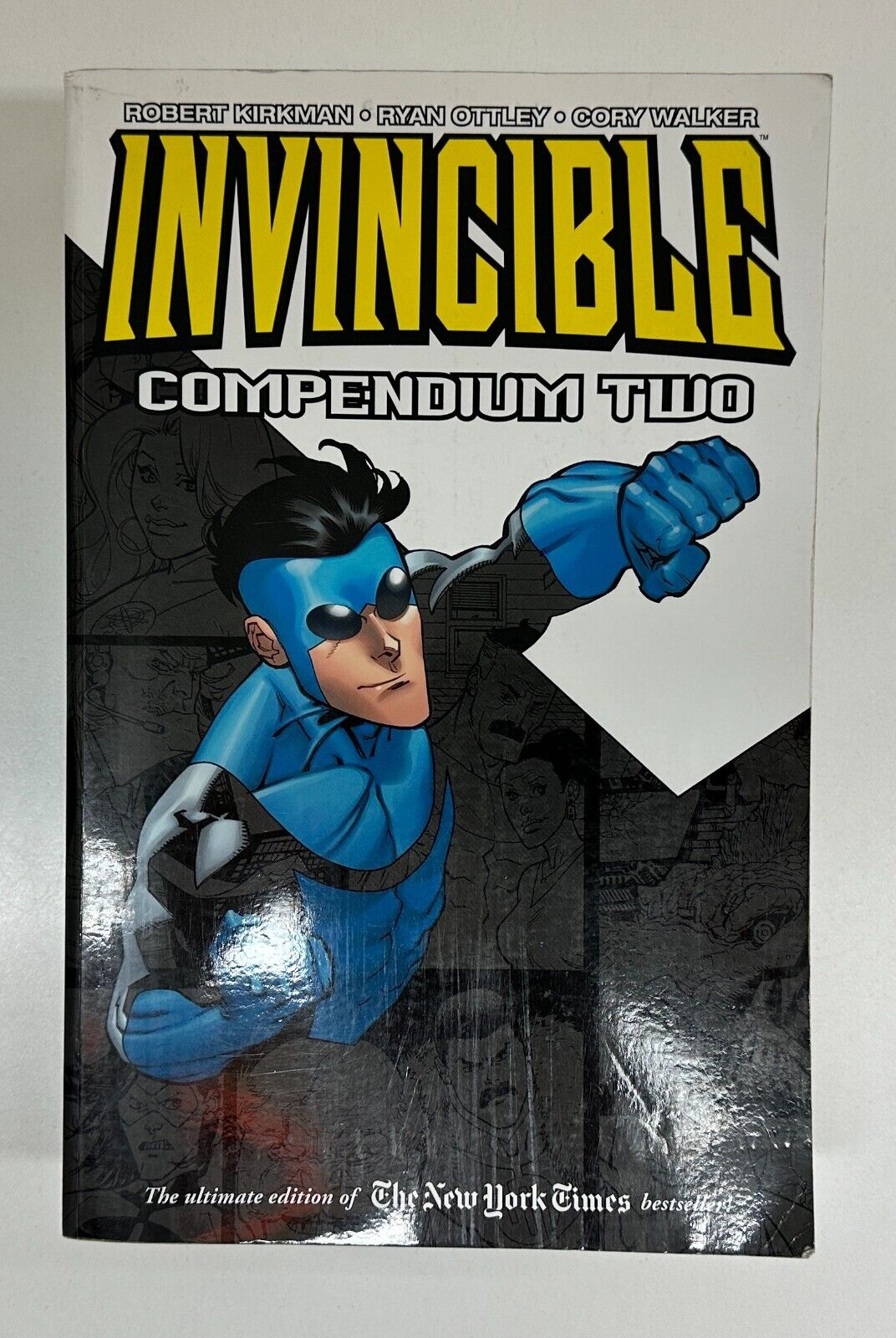 Invincible Compendium, Volume Two Image Comics Pre-Owned #69A