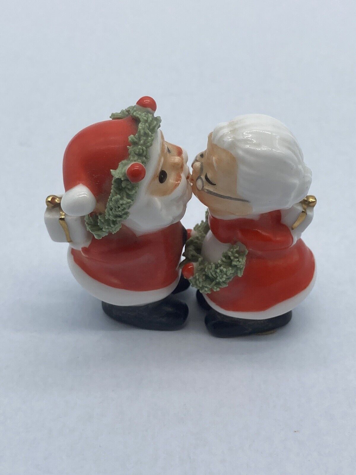VTG Napco Kissing Santa Claus & Mrs Claus With Presents Bone China Figurines