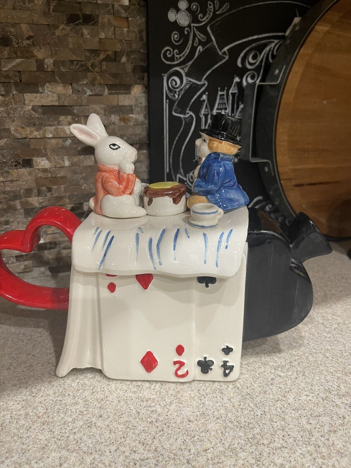Alice in Wonderland Cardinal Inc hand painted tea pot Teapot Heart Spade Cards