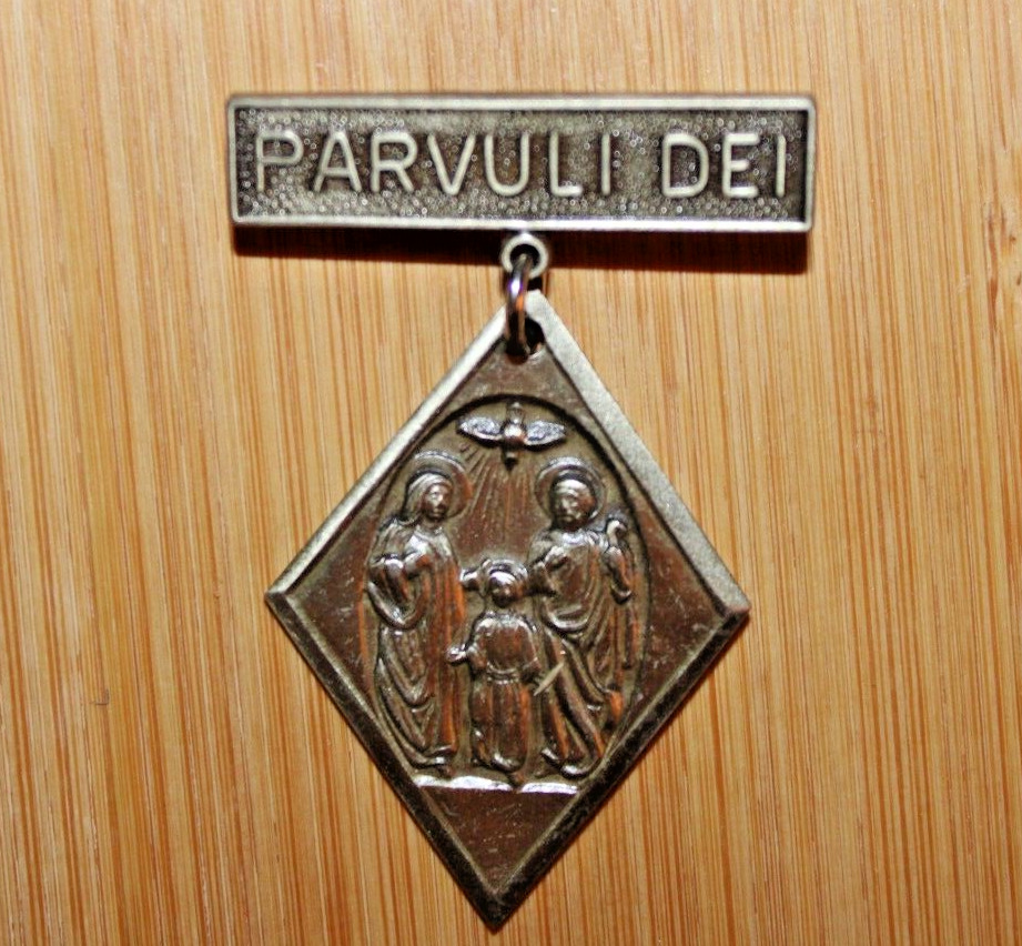 Vintage Catholic Church Parvuli Dei Pin Religious Award BSA Emblem Boy Scouts