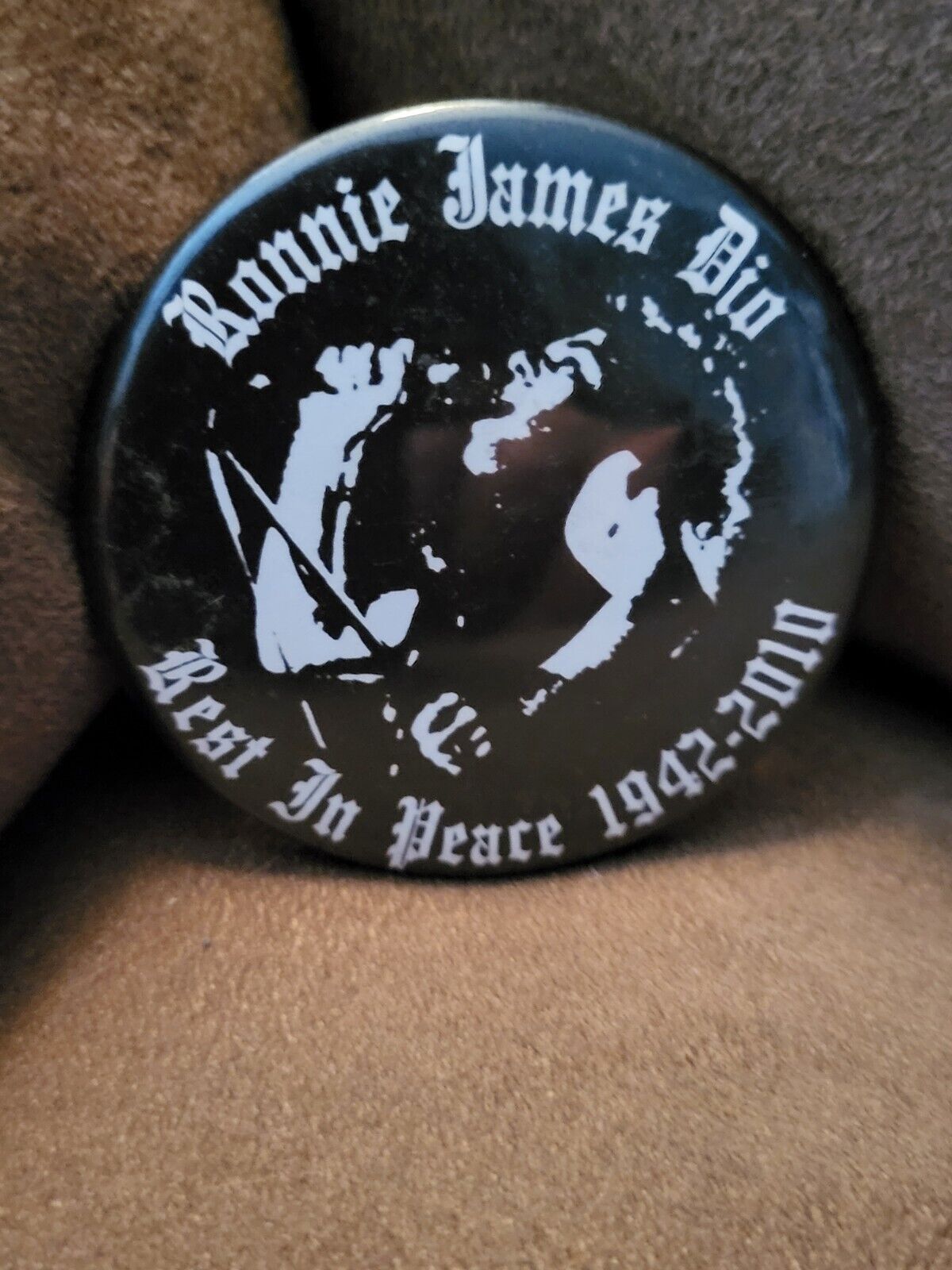 Very Rare Vintage  Ronnie James DIO In Memoriam Pin Badge Button