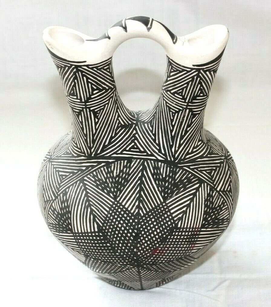 Artist signed Acoma Pueblo Pottery Fine Line Snowflake Dazzler Wedding Vase 