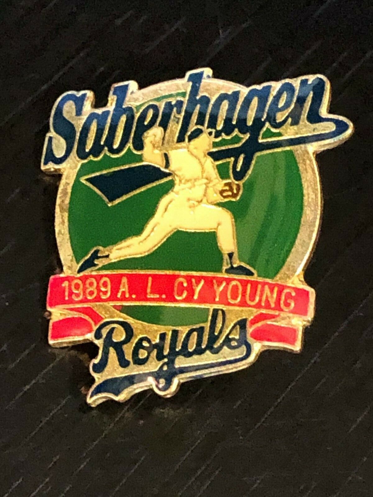 Vintage Saberhagen 1989 A L Cy Young Royals Metal Pinback Lapel Pin Hat Pin