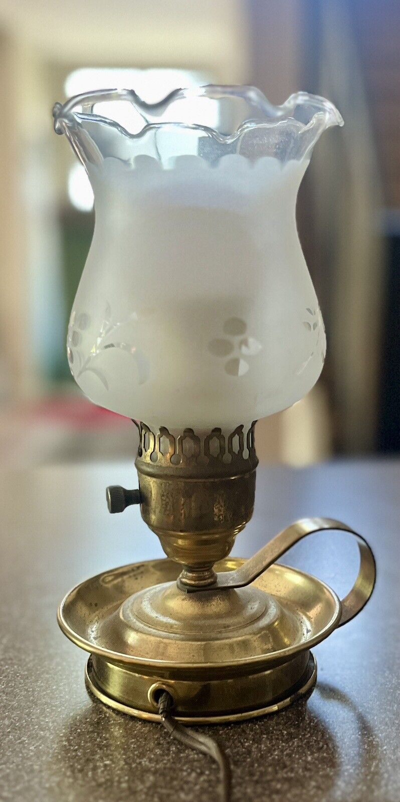 Brass Electric Lamp Oil-Style Light Frosted Glass Shade Aladdin WORKS