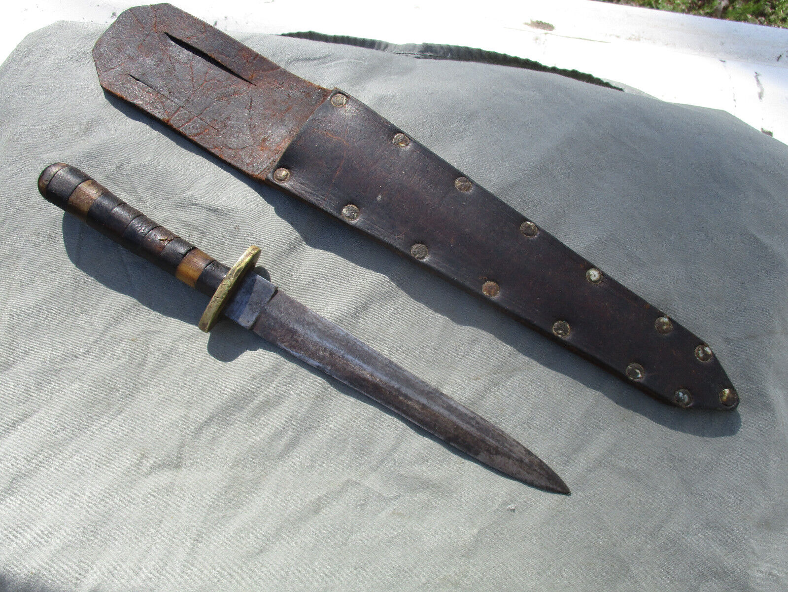 Vintage WW2 Theatre Knife WWII Dagger (unknown make and country) Horn Handle