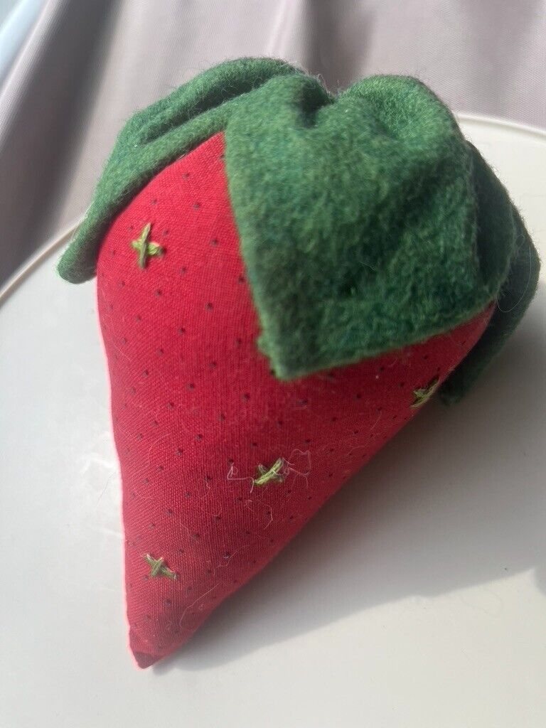Vintage Handmade Strawberry Felt Sewing Pin Cushion 5.5\