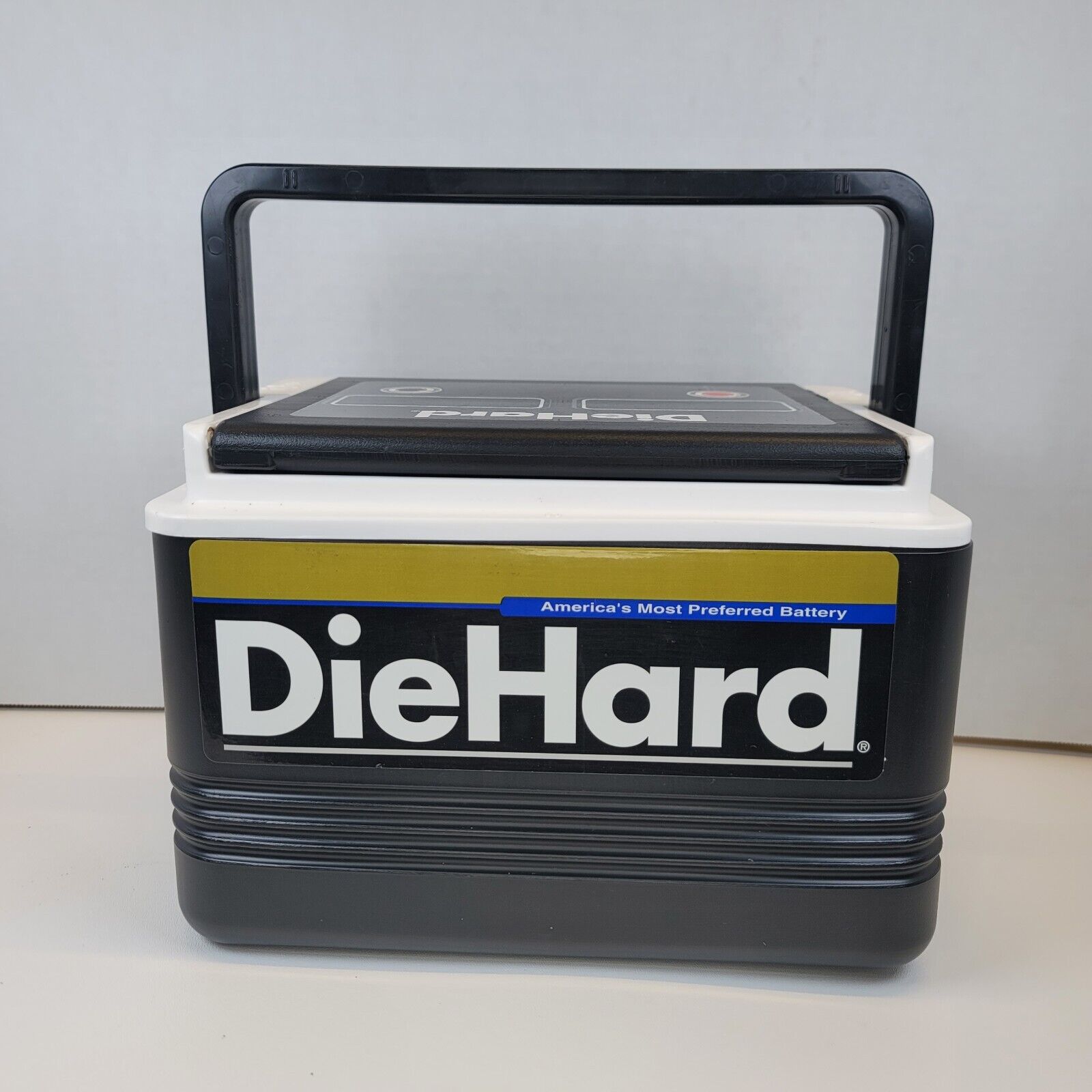 Igloo Die Hard Battery Cooler Black and White 6 Pack Lunch Box 11 x 7 x 8 inches
