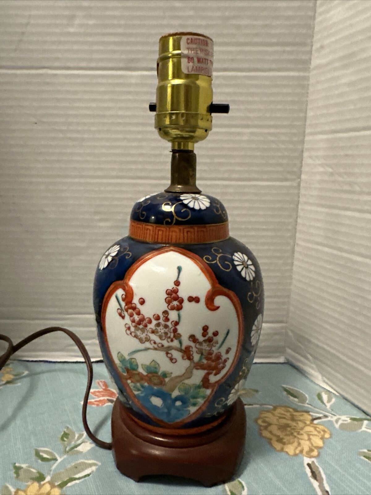 Sm Vintage Japanese Chinoiserie Ceramic Lamp With Wood Base