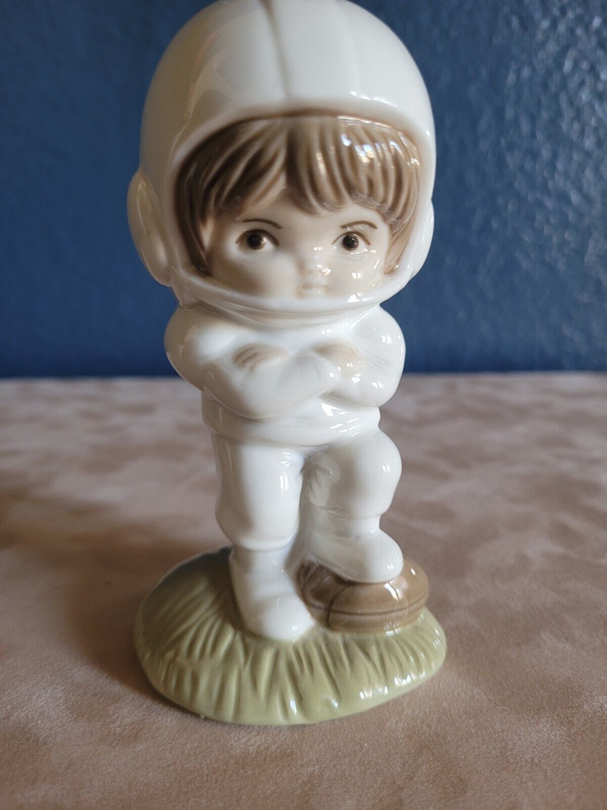 Mirmasu Valencia Football Boy Porcelain Figurine
