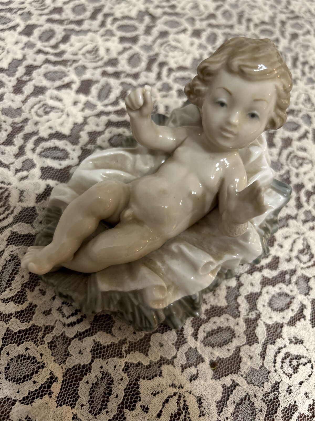 Llardo Nativity Baby Jesus Figurine Reduced Price Due To A broken Finger 