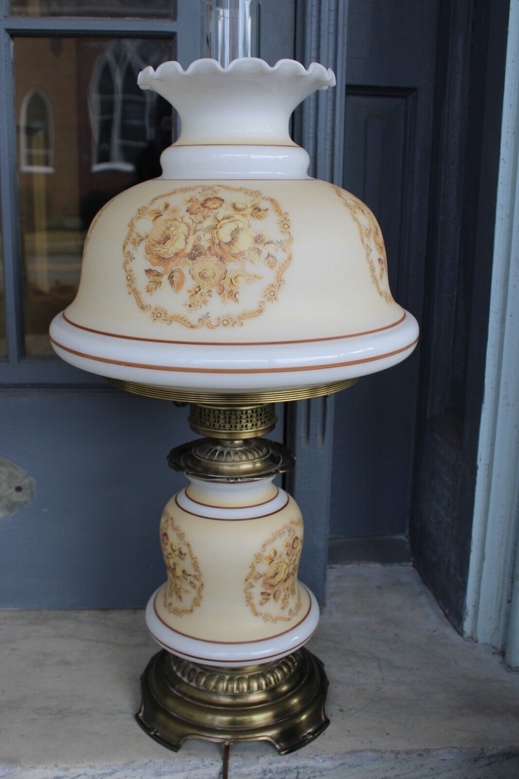 Large Quoizel Hurricane Lamp Vintage Beautiful