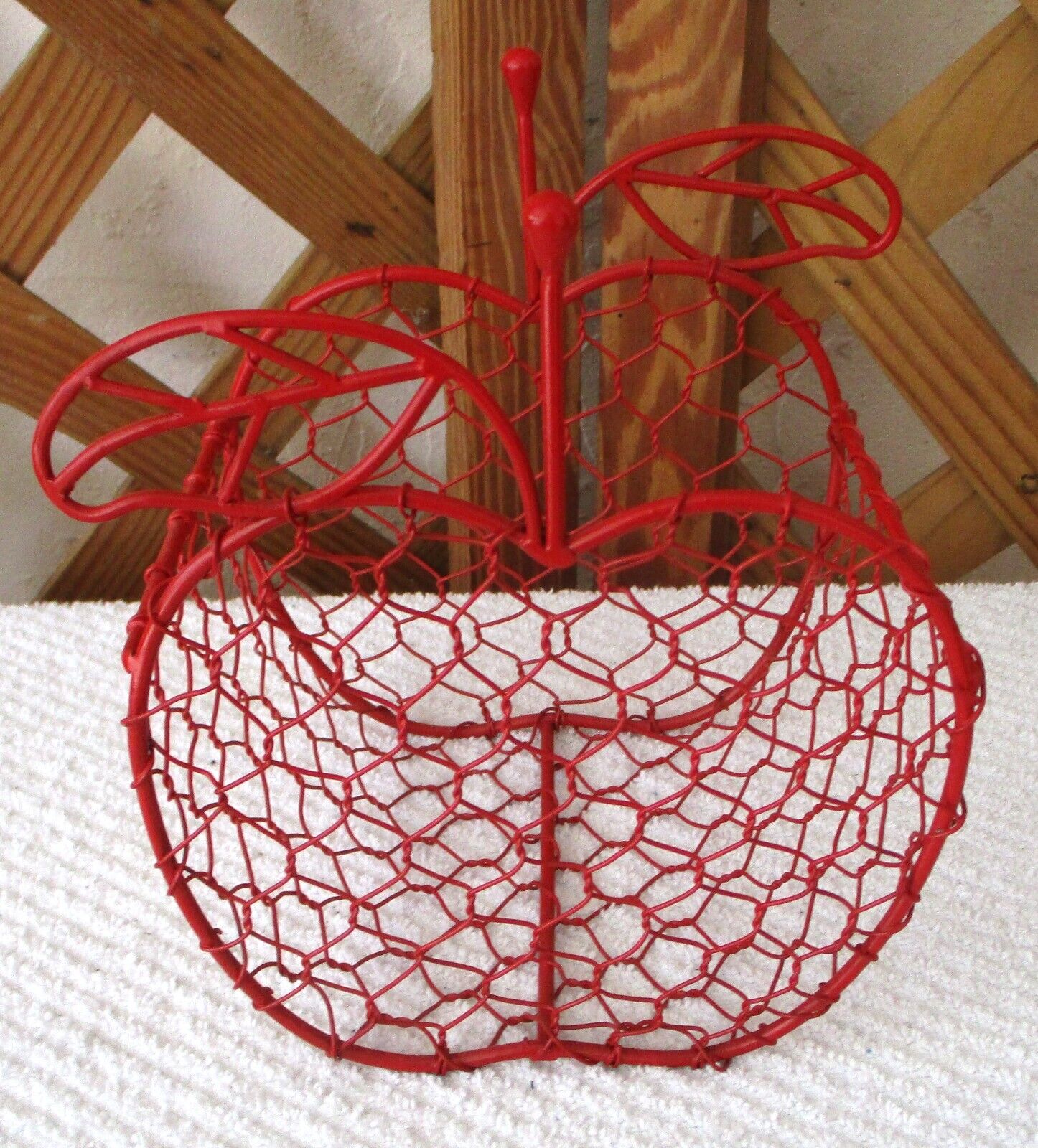 APPLE BASKET~Red~Metal Chicken Wire Design~7\