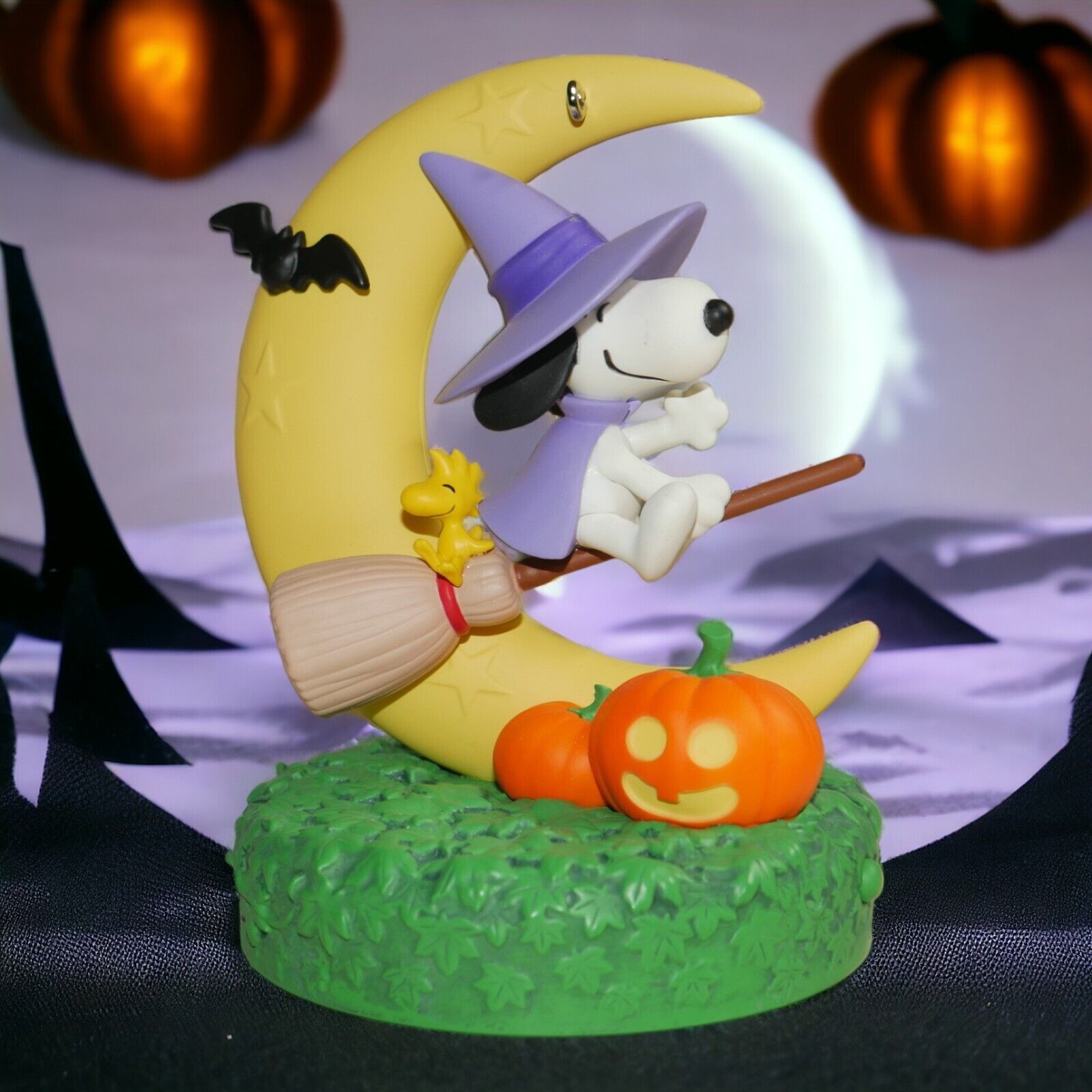 2023 Hallmark Halloween Ornament Snoopy\'s Moonlit Mischief With Light & Sound