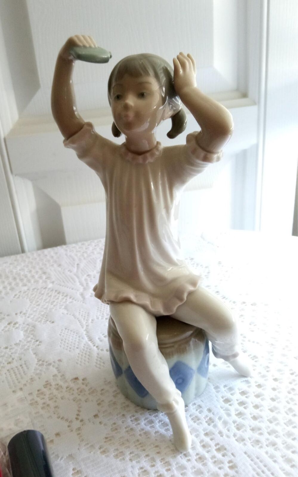 Lladro 1148 Girl Sitting Washing Shampoo Hair Porcelain Figurine
