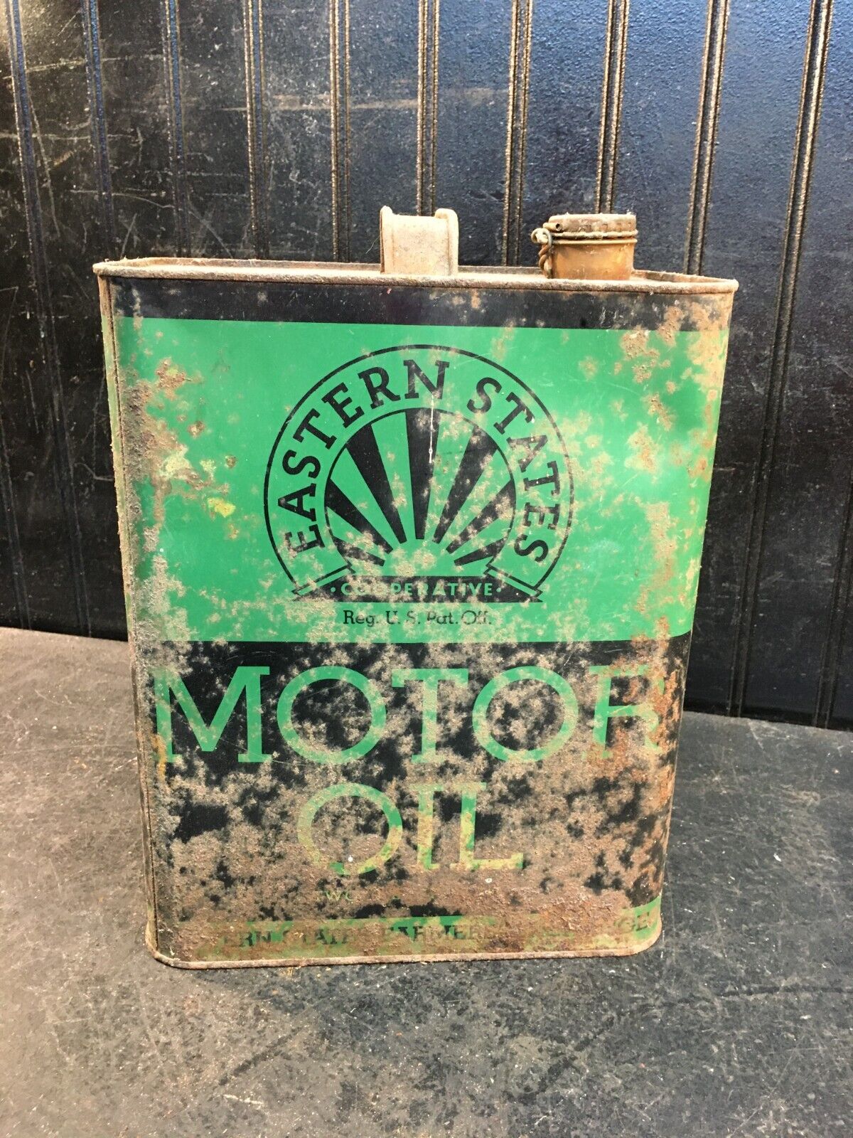 Vintage Green Eastern Shore 2 Gallon Metal  Motor Oil Can Gas Garage Art