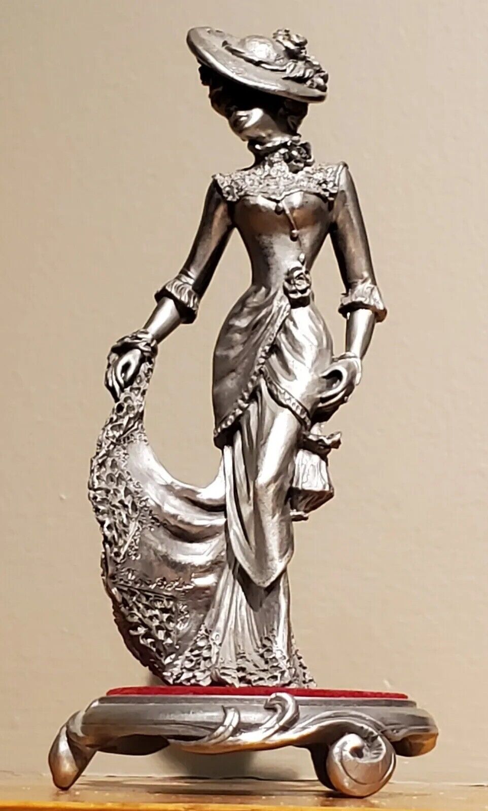 Pewter Figurine Agathe Collection Frou-Frou Les Etains du Prince Made in France.