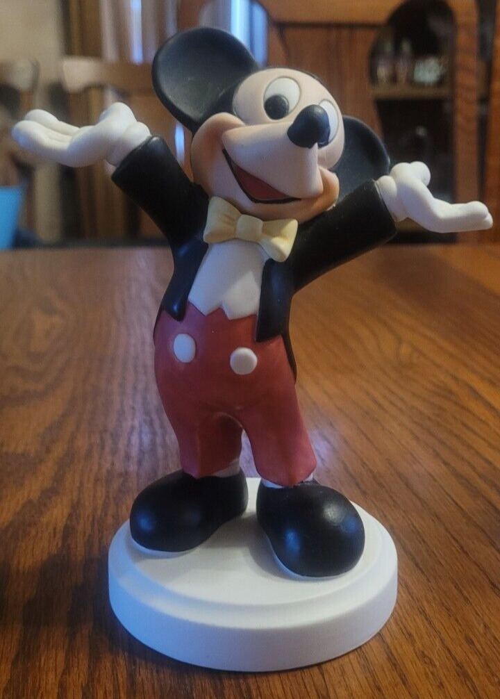 Mickey Mouse in Tuxedo Disney 7\