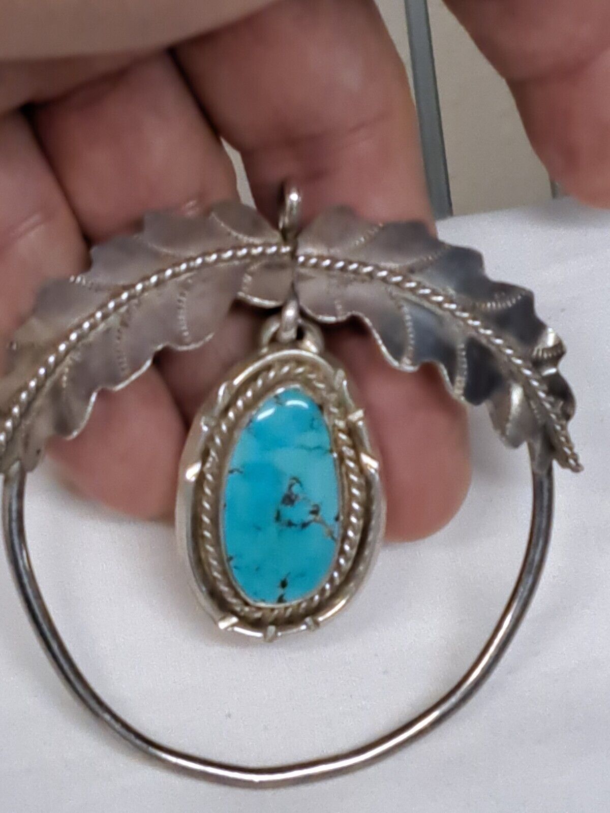 EXCEPTIONAL NATIVE AMERICAN NAVAJO KINGMAN TURQUOISE STERLING SILVER PENDANT