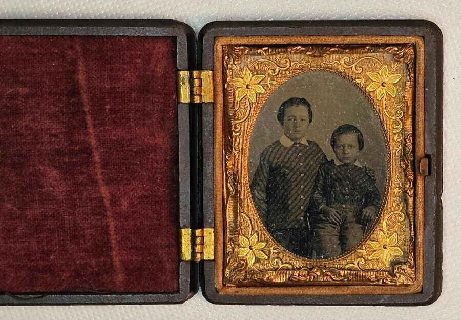 1/9th Plate Ambrotype Of Sisters In A Full Thermoplastic Union Case