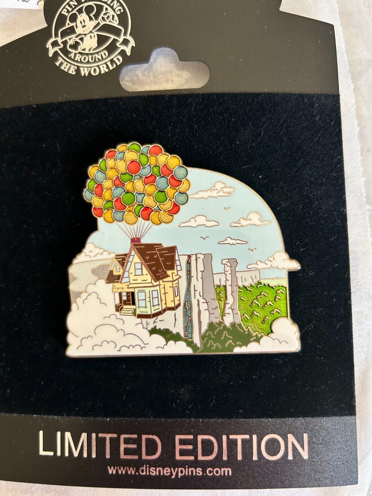 Up Disney Pin Carl\'s House Balloon LE125 w/ Original Card/Packaging