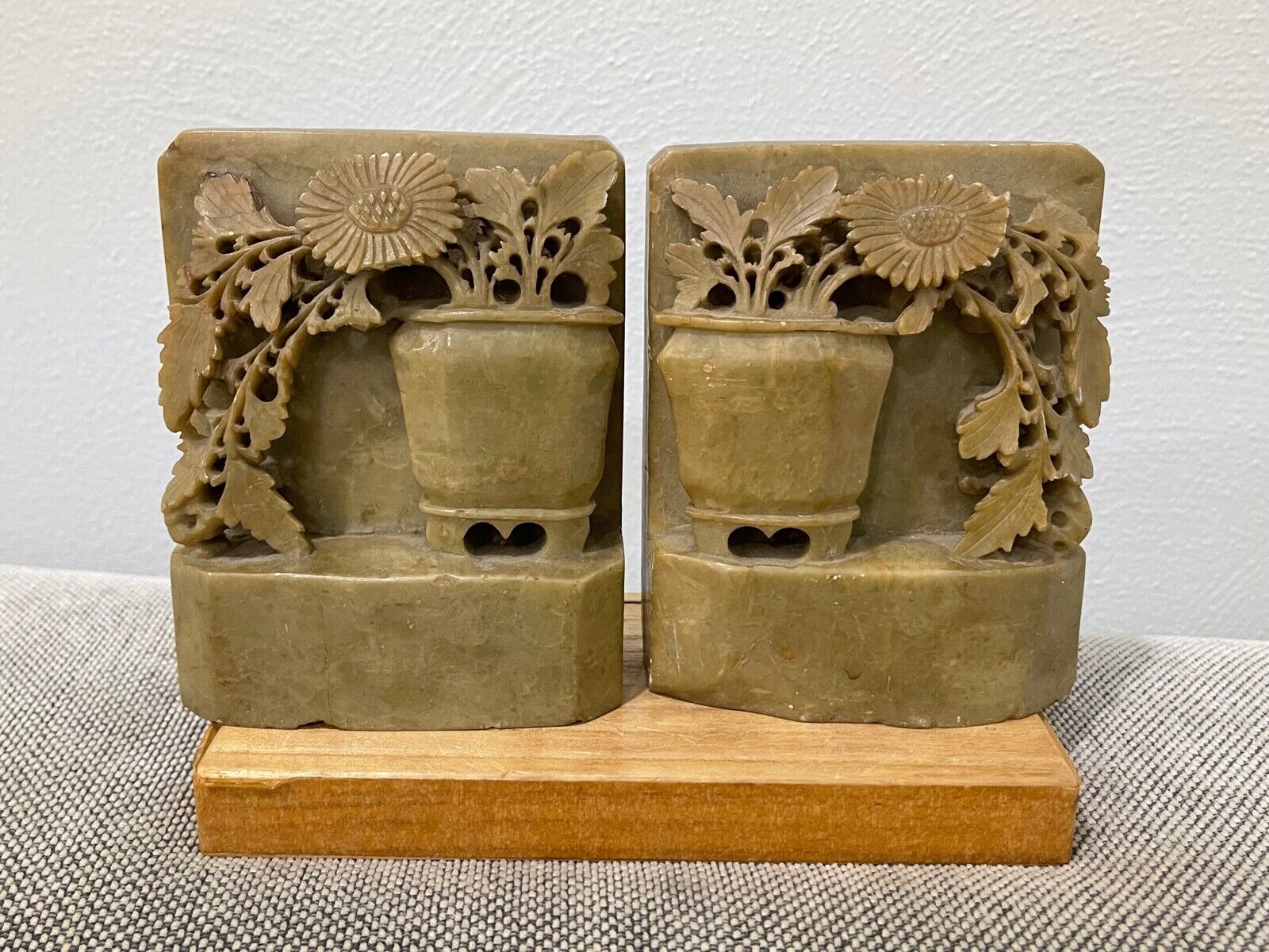 Vintage Antique Chinese Soapstone Carved Pair of Bookends w/ Vase & Flowers Dec.
