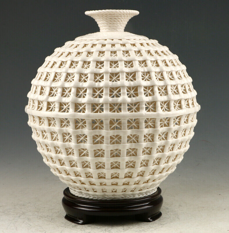 China Exquisite Decoration Vase Dehua Porcelain Hollow Vase HP009