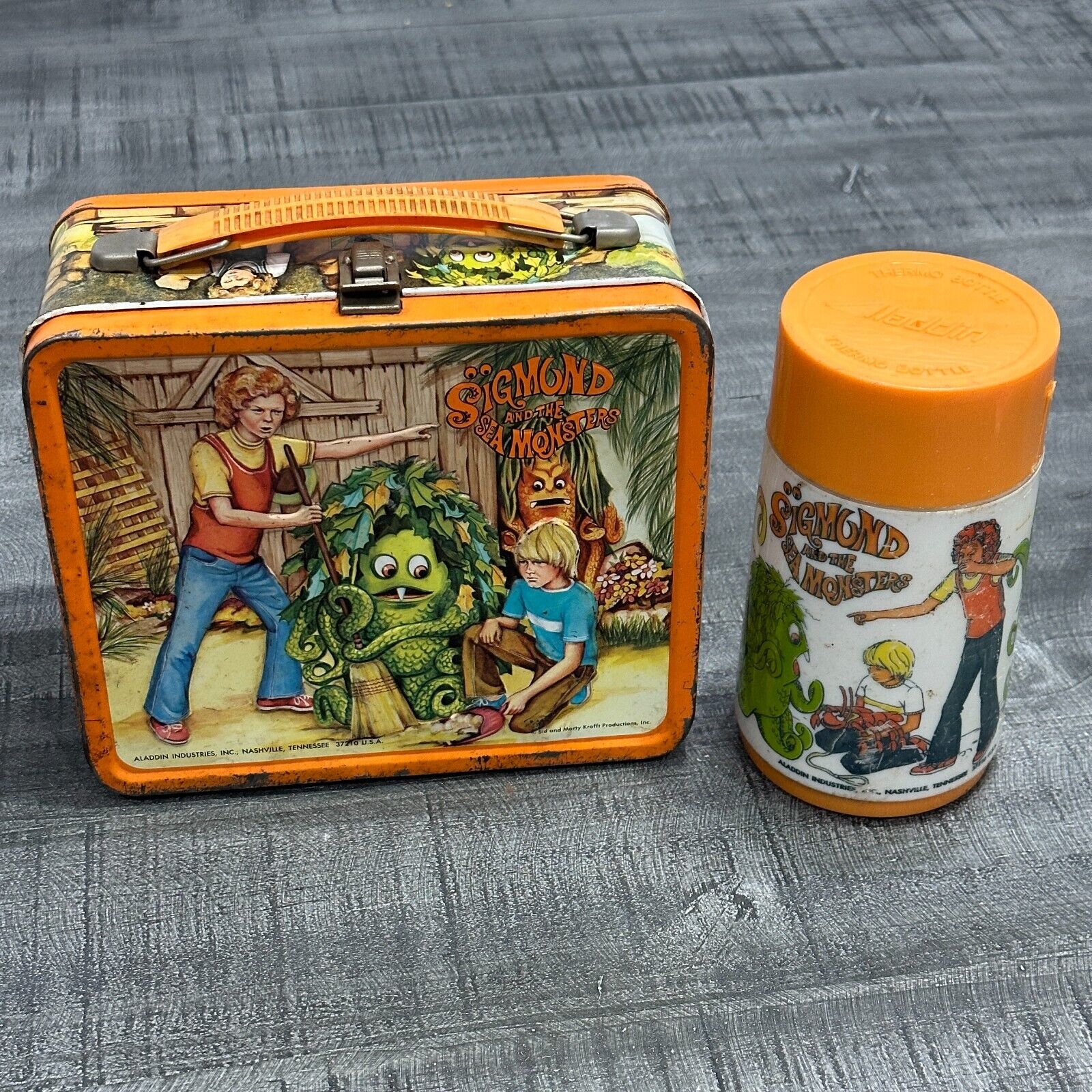 VINTAGE SIGMUND AND THE SEA MONSTERS LUNCHBOX AND THERMOS