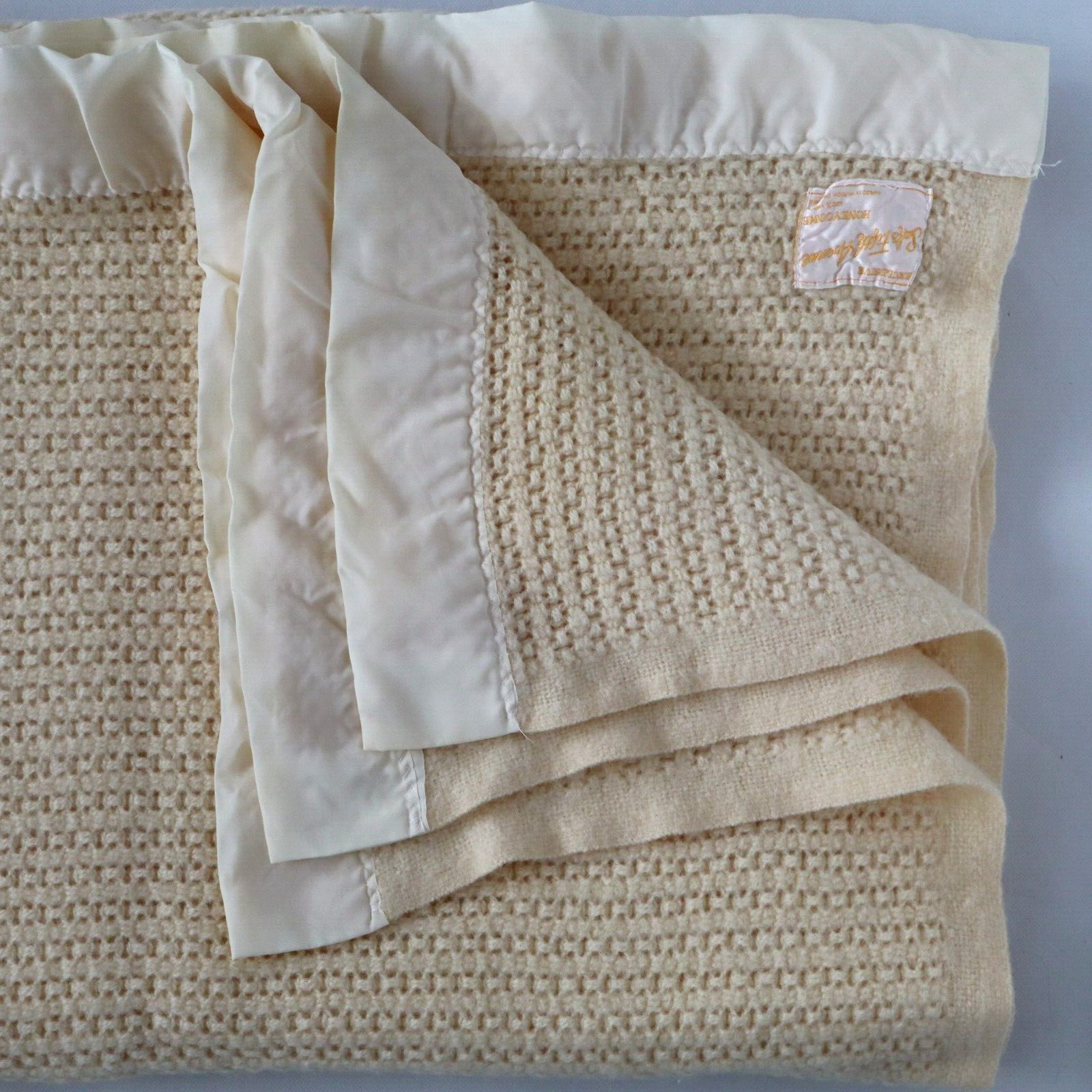 Vtg Saks Fifth Avenue Luxury Honeycomb Wool Blanket Satin Trim Soft White 64x82\